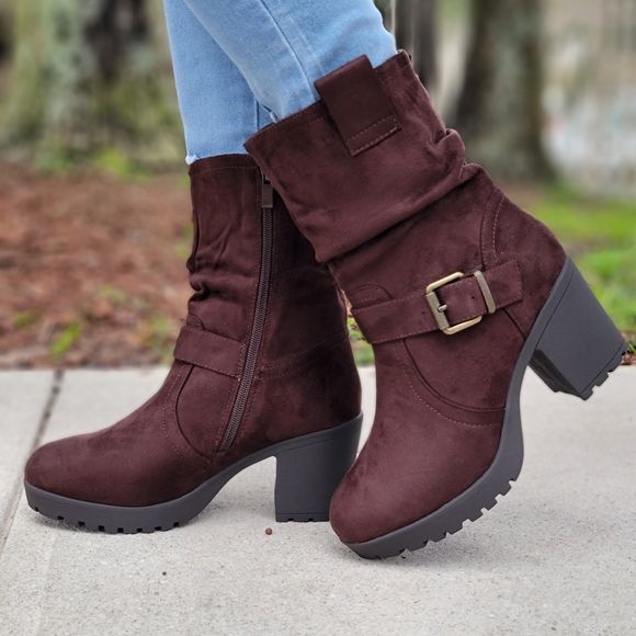 Never worn Bought @bfashionistaus. Marked a 6, but they are more like a size 9. - Picture 1 of 6